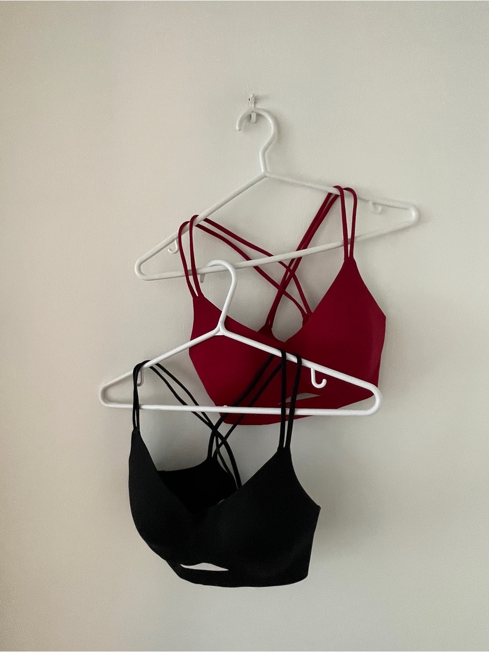 Set of 2 Seamless Strappy Bralette - Red and Black